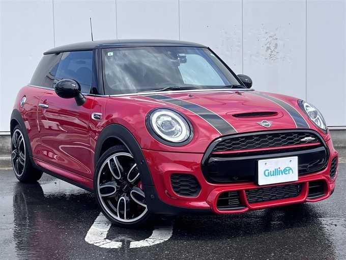 新着情報“ＭＩＮＩジョンクーパーワークス”2019年式チリ・レッド入荷しました！