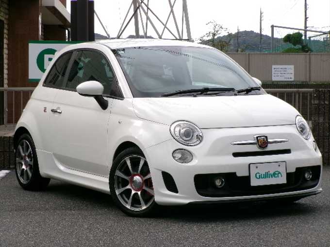 新着情報“アバルト５００ベースグレード”2012年式白入荷しました！