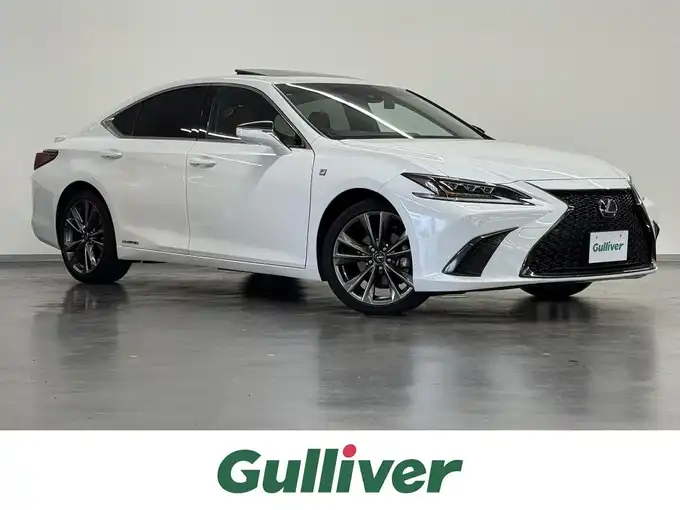 新着情報“ＥＳES300h Fスポーツ”2020年式ホワイトノーヴァガラスフレーク入荷しました！