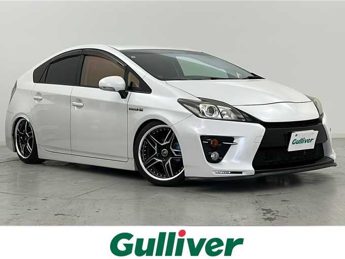 新着情報“プリウスSツーリングセレクション・G’s”2015年式ホワイトパールクリスタルシャイン入荷しました！