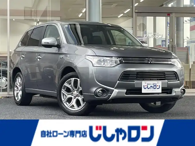 新着情報“アウトランダーＰＨＥＶGナビパッケージ”2014年式チタニウムグレーメタリック入荷しました！