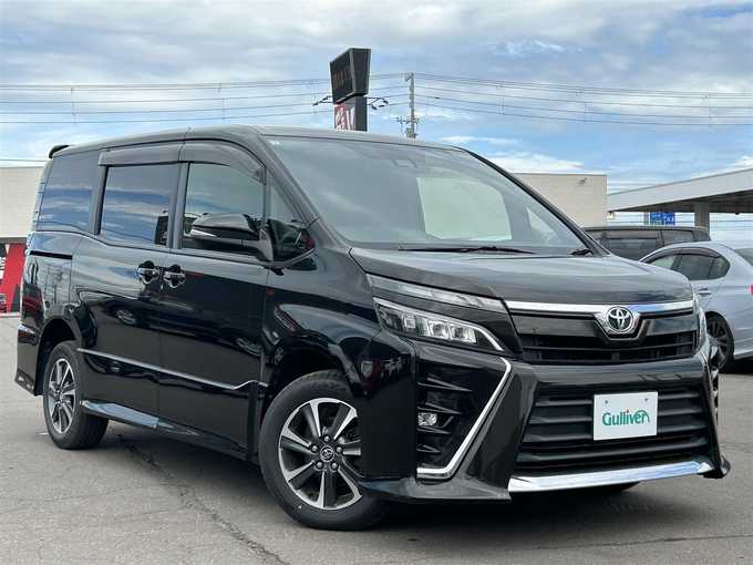 新着情報“ヴォクシーZS”2018年式イナズマスパーキングブラックガラスフレーク入荷しました！