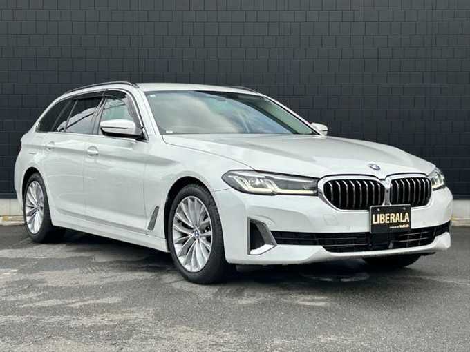 新着情報“５シリーズ523d xDriveツーリング ラグジュアリー エディションジョイ+”2020年式ミネラルホワイト入荷しました！
