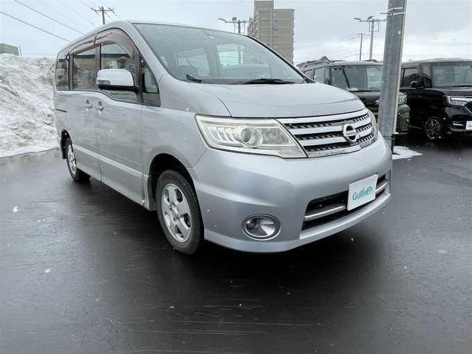 新着情報“セレナハイウェイスター Vセレクション”2010年式ダイヤモンドシルバー入荷しました！