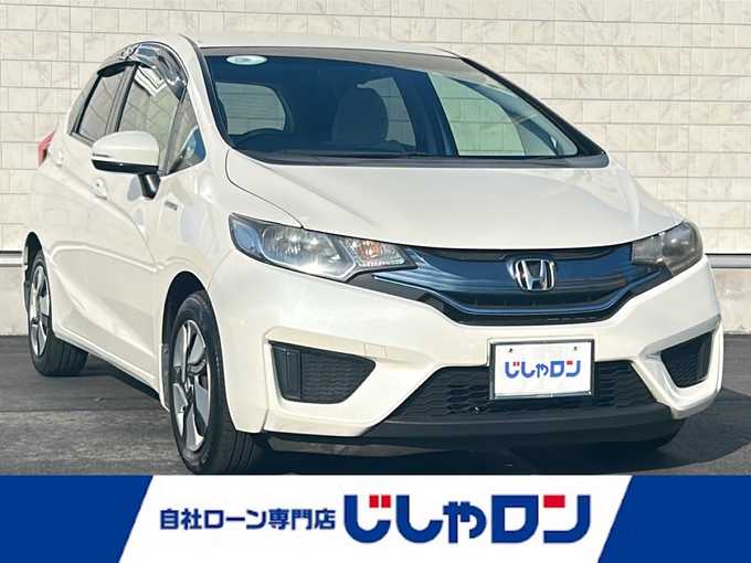 新着情報“フィットハイブリッドハイブリッド・Fパッケージ”2015年式プレミアムホワイトパール入荷しました！