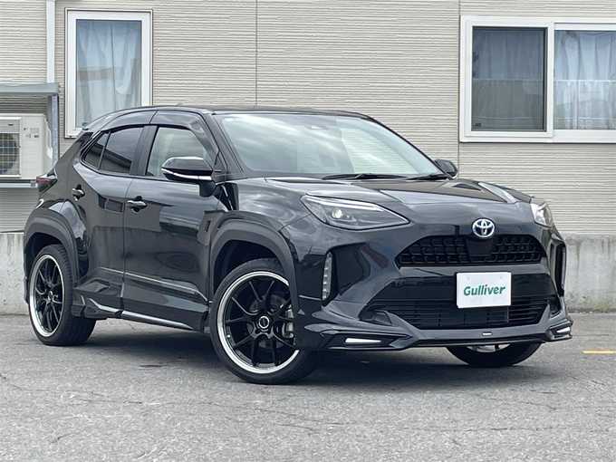 新着情報“ヤリスクロスハイブリッドZ”2022年式ブラックマイカ入荷しました！