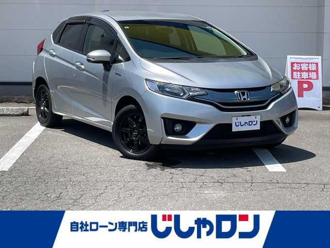 新着情報“フィットハイブリッドハイブリッド・Fパッケージ”2015年式アラバスターシルバーメタリック入荷しました！