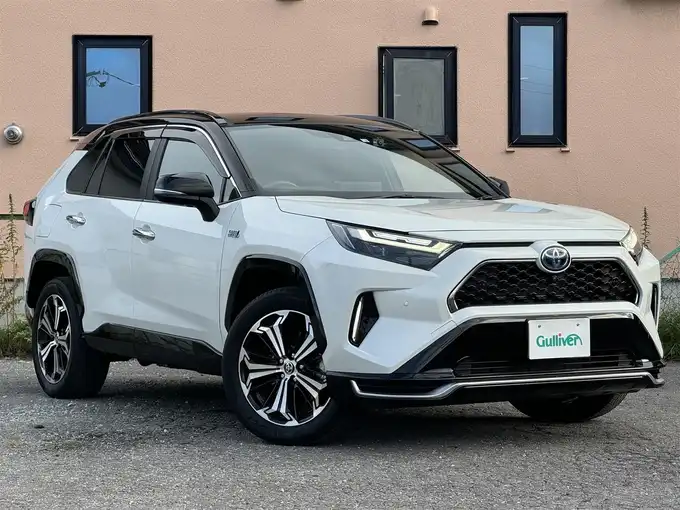 新着情報“ＲＡＶ４ ＰＨＶブラックトーン”2022年式アティチュードブラックマイカ/ホワイトパールクリスタルシャイン入荷しました！