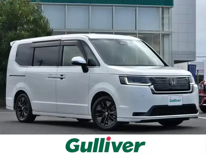 新着情報“ステップワゴンe:HEVスパーダ”2022年式プラチナホワイトパール入荷しました！