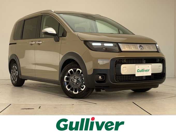 新着情報“フリードe:HEVクロスター”2025年式茶Ｍ入荷しました！