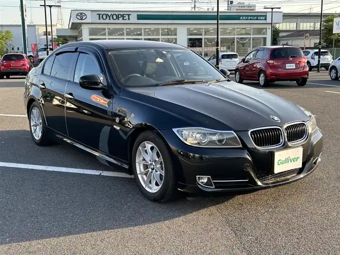 新着情報“３２０ｉ”2011年式黒入荷しました！