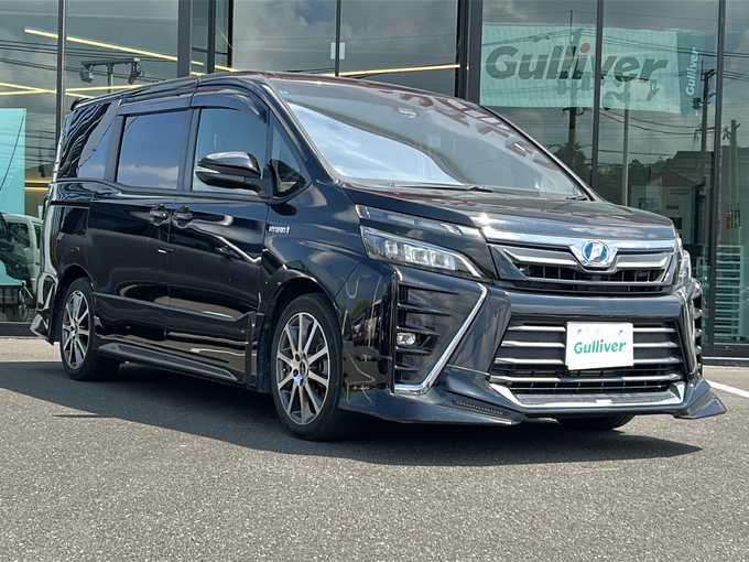 新着情報“ヴォクシーハイブリッドZS”2017年式ブラック入荷しました！