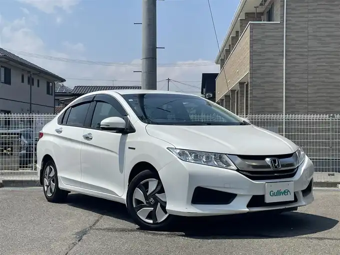 新着情報“グレイスハイブリッドLX”2015年式ホワイトオーキッドパール入荷しました！