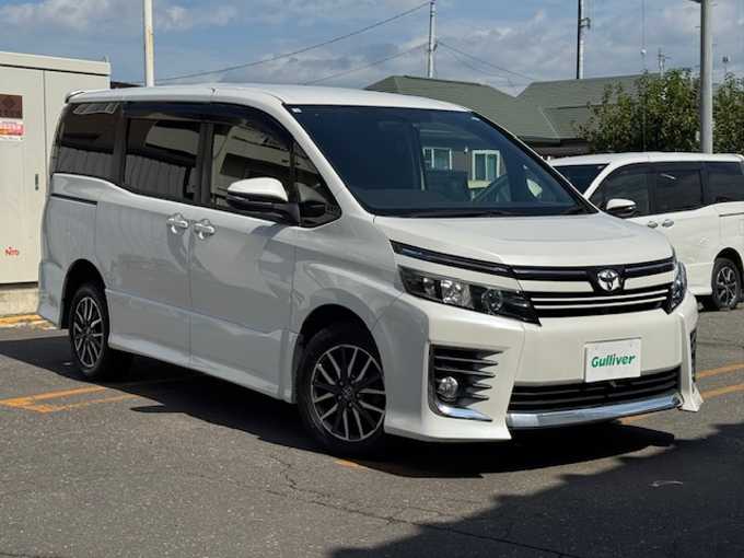 新着情報“ヴォクシーZS”2014年式ホワイトパールクリスタルシャイン入荷しました！