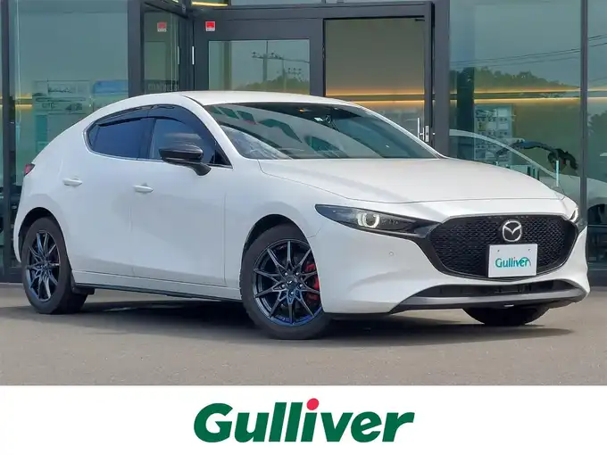 新着情報“ＭＡＺＤＡ３ファストバック20Sバーガンディ セレクション”2022年式スノーフレイクホワイトパールマイカ入荷しました！