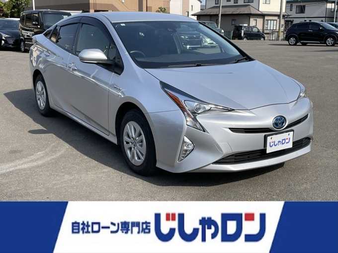 新着情報“プリウスS”2017年式シルバーM入荷しました！