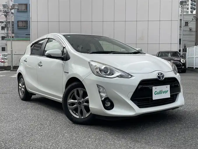 新着情報“アクアSスタイルブラック”2016年式ライムホワイトパールクリスタルシャイン入荷しました！