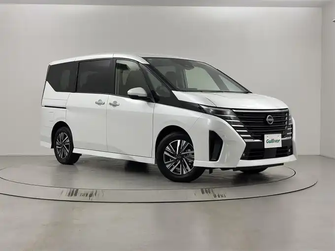 新着情報“セレナe－パワー ハイウェイスターV”2025年式プリズムホワイト入荷しました！