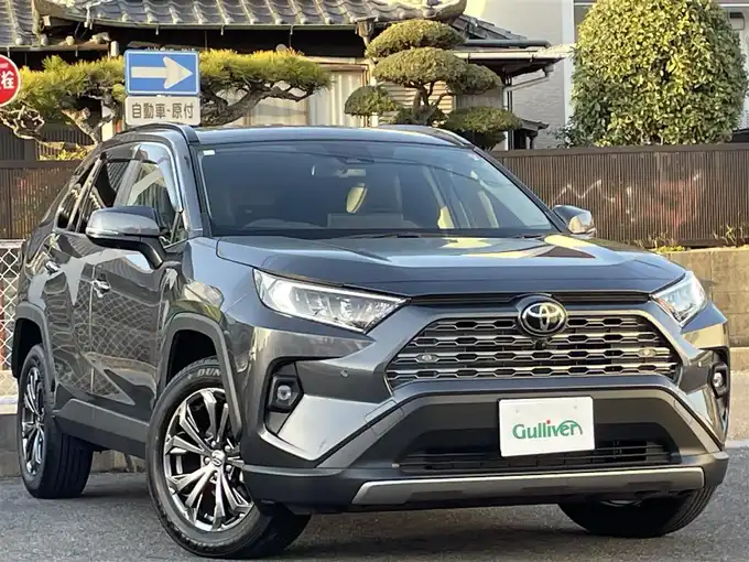 新着情報“ＲＡＶ４G”2023年式グレーメタリック入荷しました！