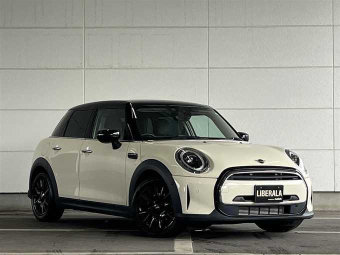 新着情報“ＭＩＮＩクーパーD”2022年式ペッパー・ホワイト入荷しました！