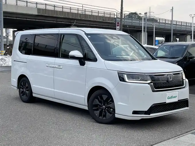 新着情報“ステップワゴンスパーダ”2024年式プラチナホワイトパール入荷しました！