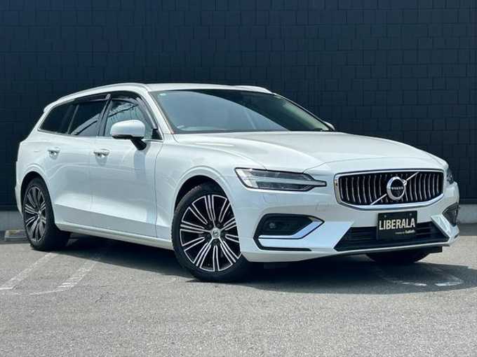 新着情報“Ｖ６０T5 インスクリプション”2018年式クリスタルホワイトP入荷しました！