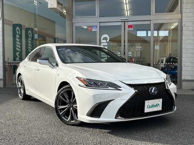 新着情報“ＥＳES300h Fスポーツ”2019年式ホワイトノーヴァガラスフレーク入荷しました！
