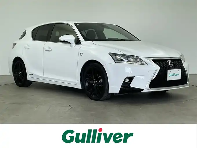 新着情報“ＣＴCT200h Fスポーツ”2015年式ホワイトノーヴァガラスフレーク入荷しました！