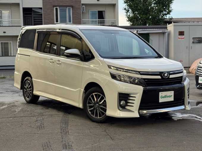 新着情報“ヴォクシーZS”2014年式ホワイトパールクリスタルシャイン入荷しました！