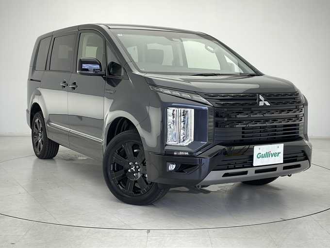 新着情報“デリカＤ：５シャモニー（電動サイドステップ非装着車）”2025年式グラファイトグレーメタリック/ブラックマイカ入荷しました！