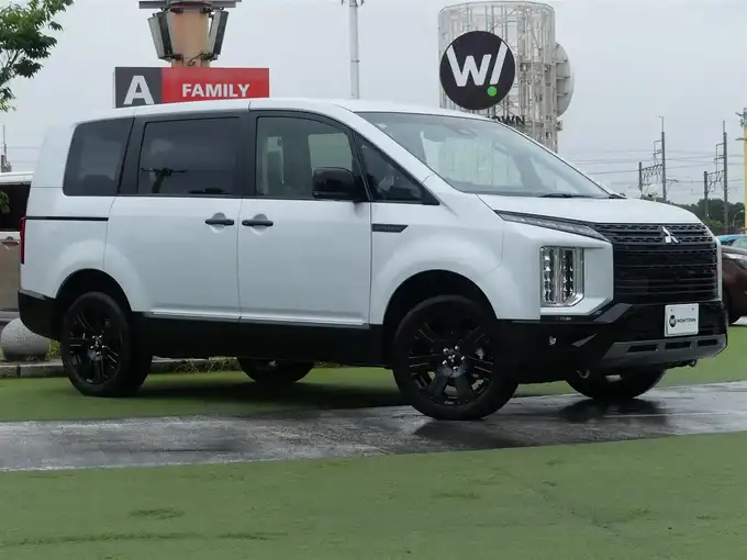 新着情報“デリカＤ：５シャモニー（電動サイドステップ非装着車）”2025年式白Ⅱ入荷しました！