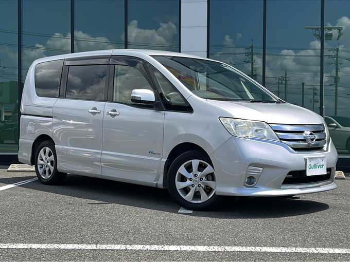 新着情報“セレナハイウェイスター S－ハイブリッド”2013年式ブリリアントシルバー入荷しました！