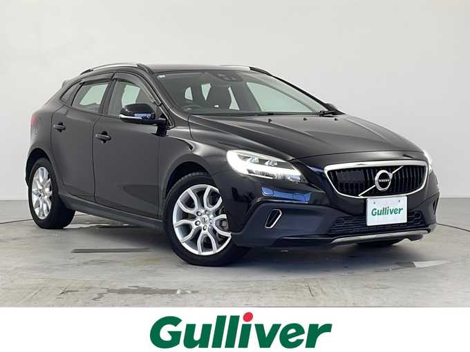 新着情報“Ｖ４０クロスカントリー D4 モメンタム”2017年式オニキスブラックP入荷しました！