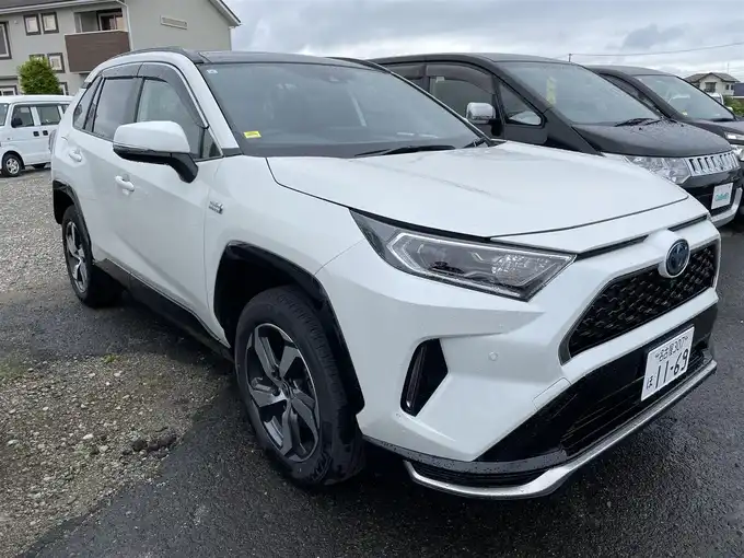 新着情報“ＲＡＶ４ ＰＨＶG Z”2021年式パール入荷しました！