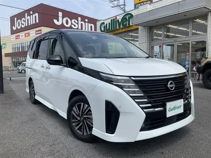 新着情報“セレナハイウェイスターV”2023年式黒Ⅱ入荷しました！
