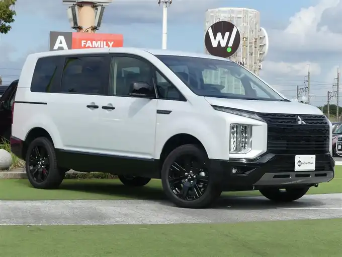 新着情報“デリカＤ：５シャモニー（電動サイドステップ非装着車）”2025年式白Ⅱ入荷しました！