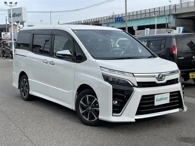新着情報“ヴォクシーZS 煌Ⅱ”2019年式ホワイトパールクリスタルシャイン入荷しました！