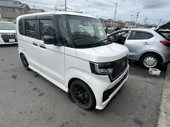 新着情報“Ｎ－ＢＯＸカスタムLターボ特別仕様車スタイル+ブラック”2022年式プラチナホワイトパール入荷しました！