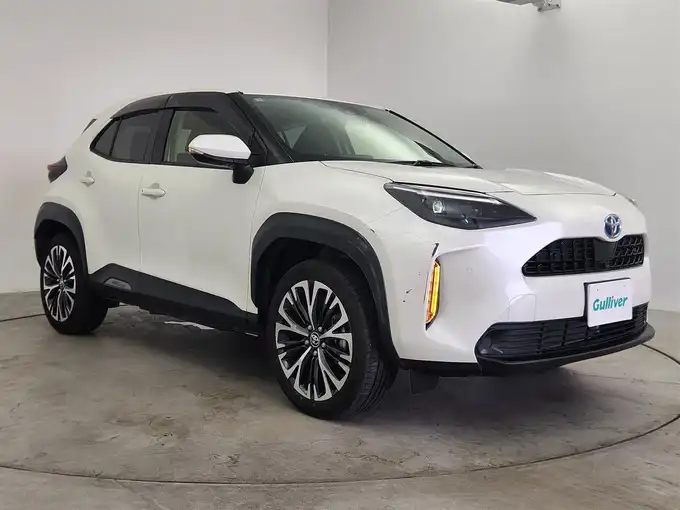 新着情報“ヤリスクロスハイブリッドZ”2022年式ホワイトパールクリスタルシャイン入荷しました！