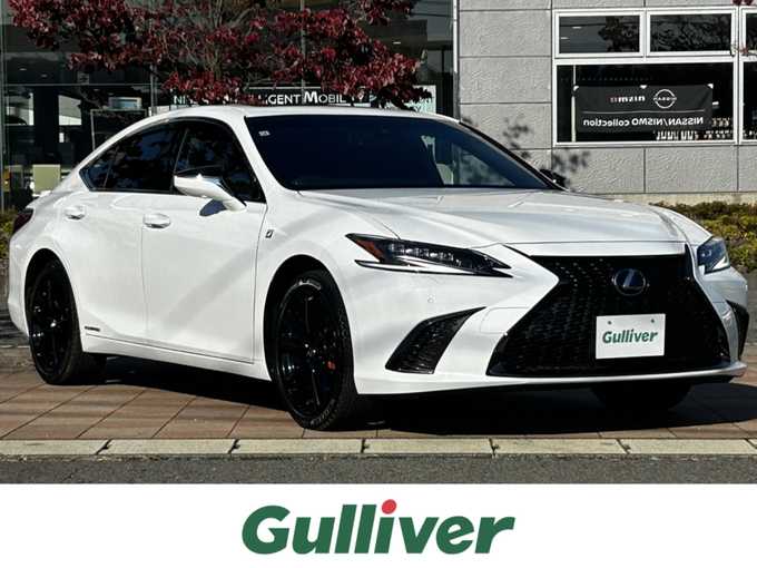 新着情報“ＥＳES300h Fスポーツ”2021年式ホワイトノーヴァガラスフレーク入荷しました！