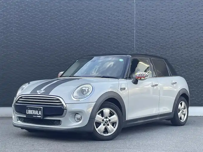 新着情報“ＭＩＮＩクーパー サザーク”2015年式ホワイト・シルバー入荷しました！