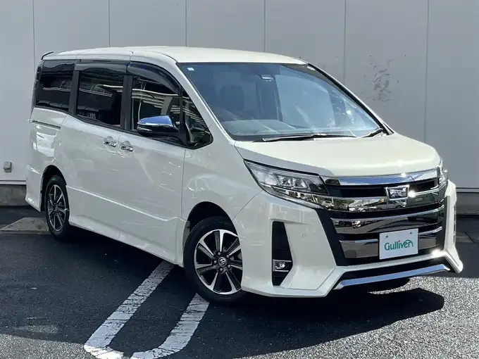 新着情報“ノアSi ダブルバイビーⅢ”2020年式ラグジュアリーホワイトパールクリスタルシャインガラスフレーク入荷しました！