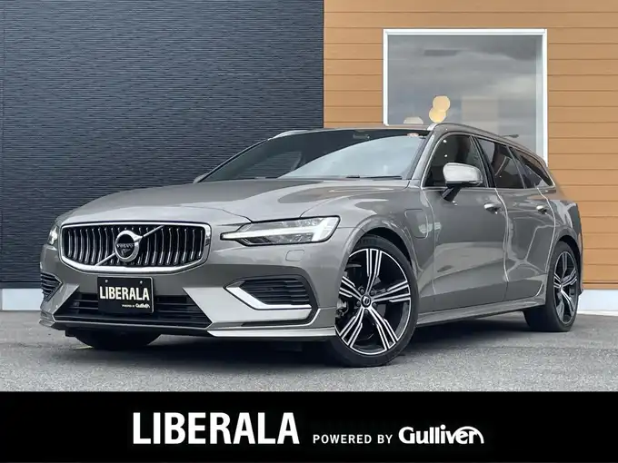 新着情報“Ｖ６０リチャージ プラグインハイブリッド T6 AWD インスクリプション”2021年式グレー入荷しました！