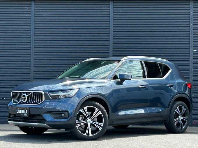 新着情報“ＸＣ４０T4 AWD インスクリプション”2020年式青入荷しました！