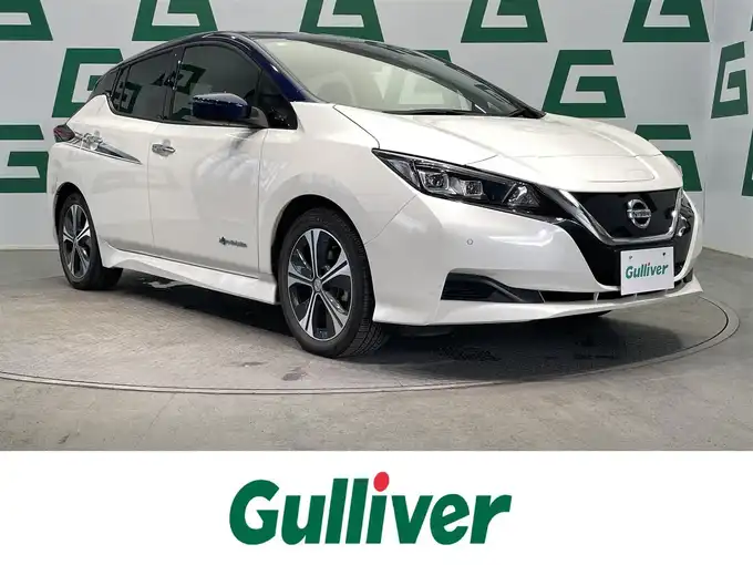 新着情報“リーフX 10万台記念車”2018年式ブリリアントホワイトパール/オーロラフレアブルーパール 2トーン入荷しました！