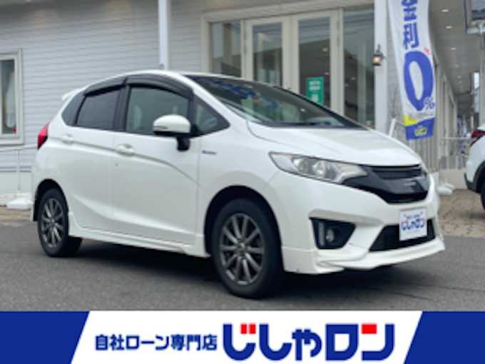 新着情報“フィットハイブリッドハイブリッド・Sパッケージ”2014年式プレミアムホワイトパール入荷しました！