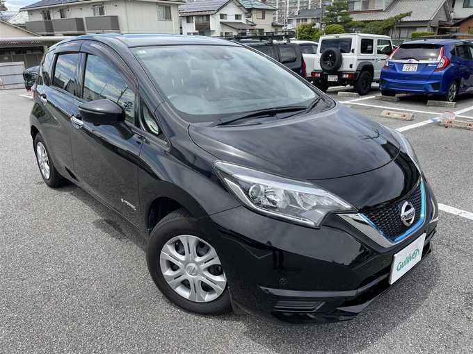 新着情報“ノートe－パワー X”2018年式スーパーブラック入荷しました！