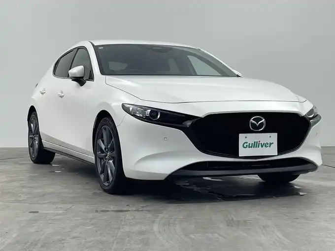 新着情報“ＭＡＺＤＡ３ファストバック15Sツーリング”2023年式スノーフレイクホワイトパールマイカ入荷しました！