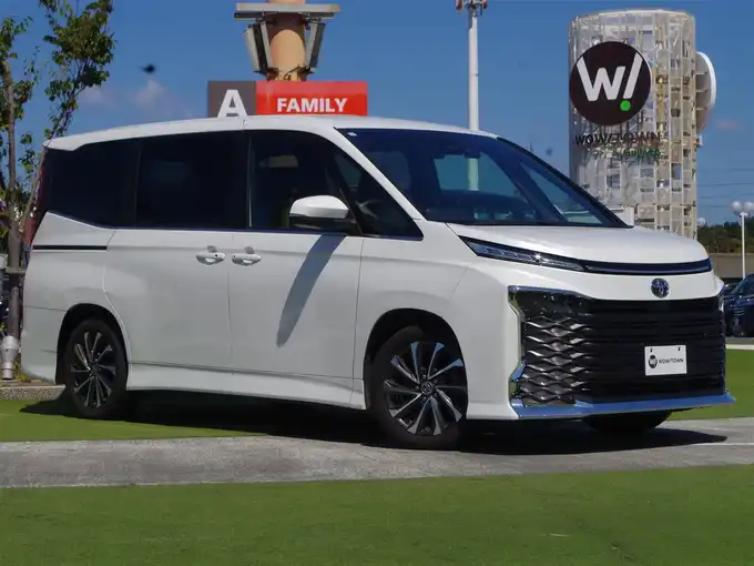 新着情報“ヴォクシーS－Z”2023年式ホワイトパールクリスタルシャイン入荷しました！