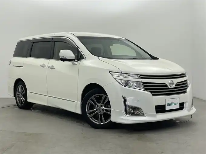 新着情報“エルグランド250ハイウェイスターアーバンクロム”2013年式ブリリアントホワイトパール入荷しました！